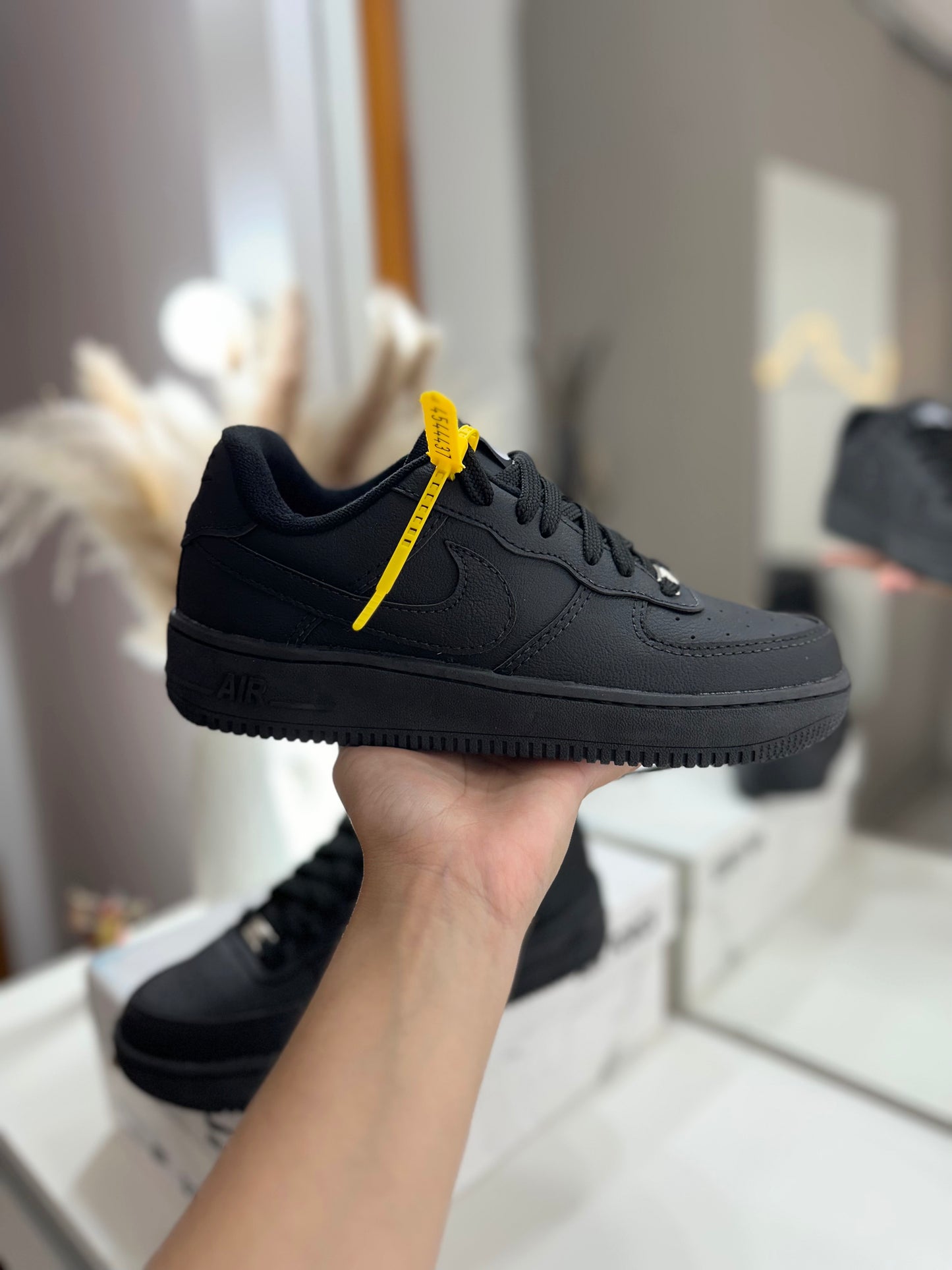 Tênis Force 1 Low All Black – Clássico, Conforto e Versatilidade