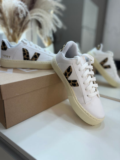 Tênis Casual Feminino Branco com Animal Print