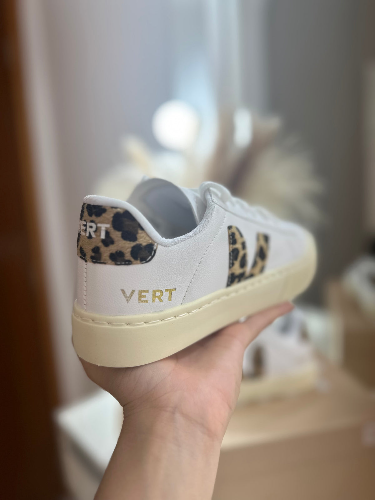 Tênis Casual Feminino Branco com Animal Print