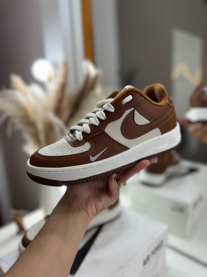Tênis Force 1 Low Marrom/Branco – Casual Premium