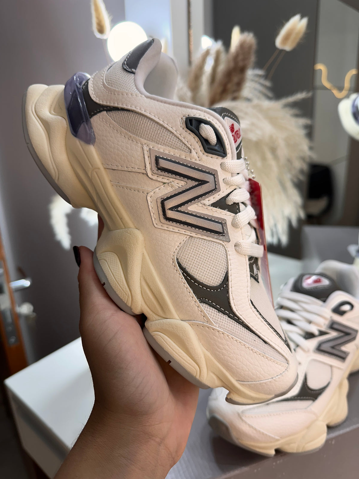 Tênis NB 9060 Branco/Cinza – Conforto, Estilo e Performance